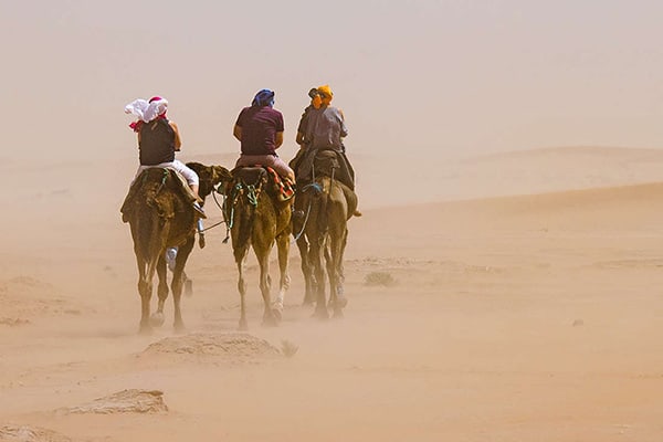 Setting off during a sandstorm